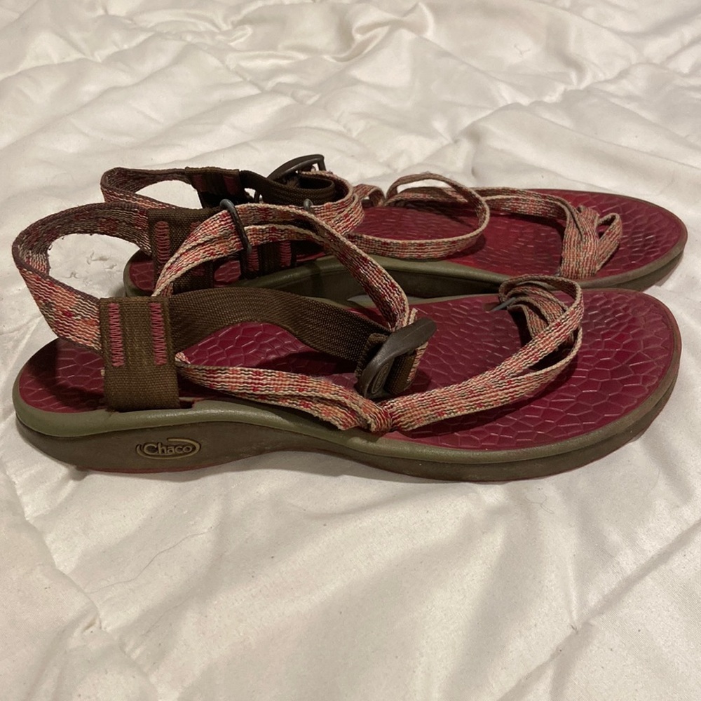 Chacos Sz 9 Womens Pink/Brown with Toe Strap